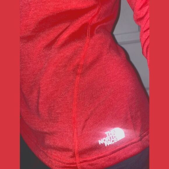 THE NORTHFACE  Women's Red LongSleeve Workout Gear Size M - Picture 3 of 12